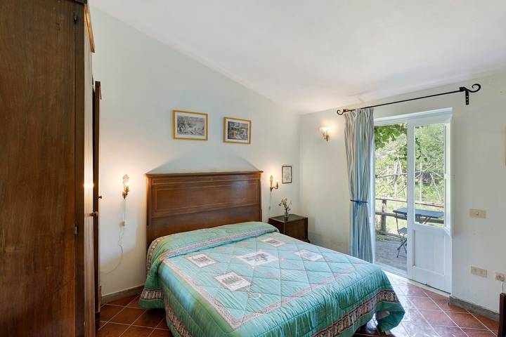 Room for 4 people, with Balcony and Garden in Naples Province