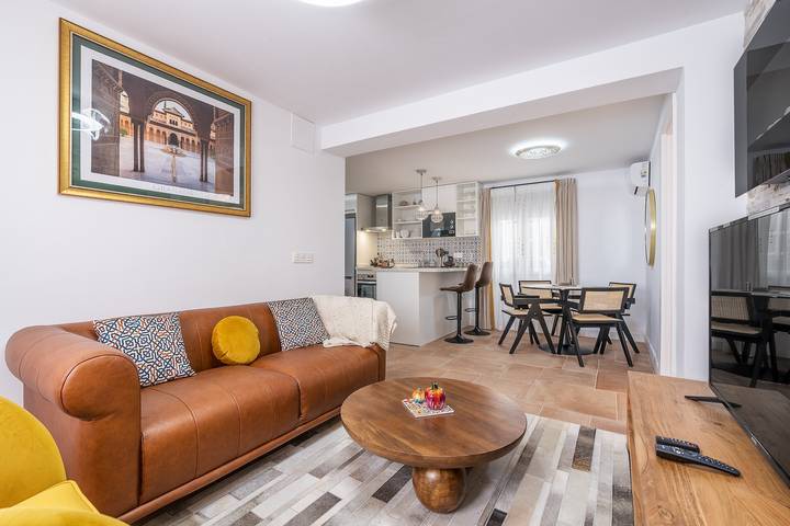 Appartamento intero, Casa al Andalus: Elegante, Serena e Raffinata Dimora in Centro con WiFi e aria condizionata! in Granada, Provincia di Granada