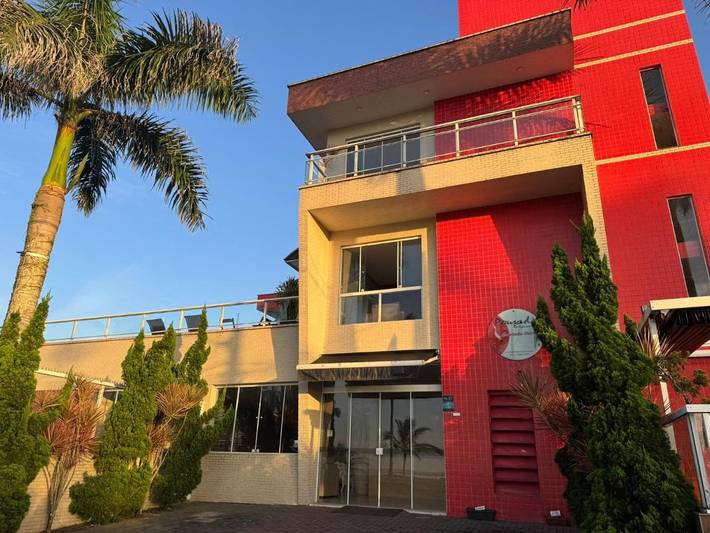 Pousadas para 2 pessoas, com piscina infantil e vista e ainda piscina and terraço em Bertioga