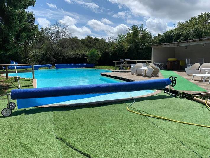 Location de vacances pour 22 personnes, avec Terrasse ainsi que Jardin et Piscine à Montreuil-en-Touraine