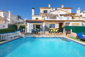 Villa for 8 Guests in Albufeira, Faro District, Picture 1