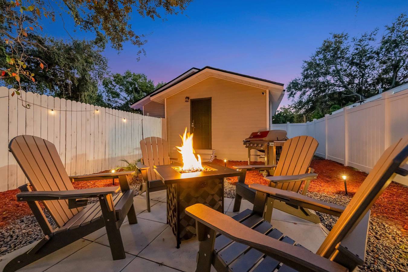 Family Pet Friendly Getaway with Porch Fire Pit Yard in Tampa, Tampa Bay