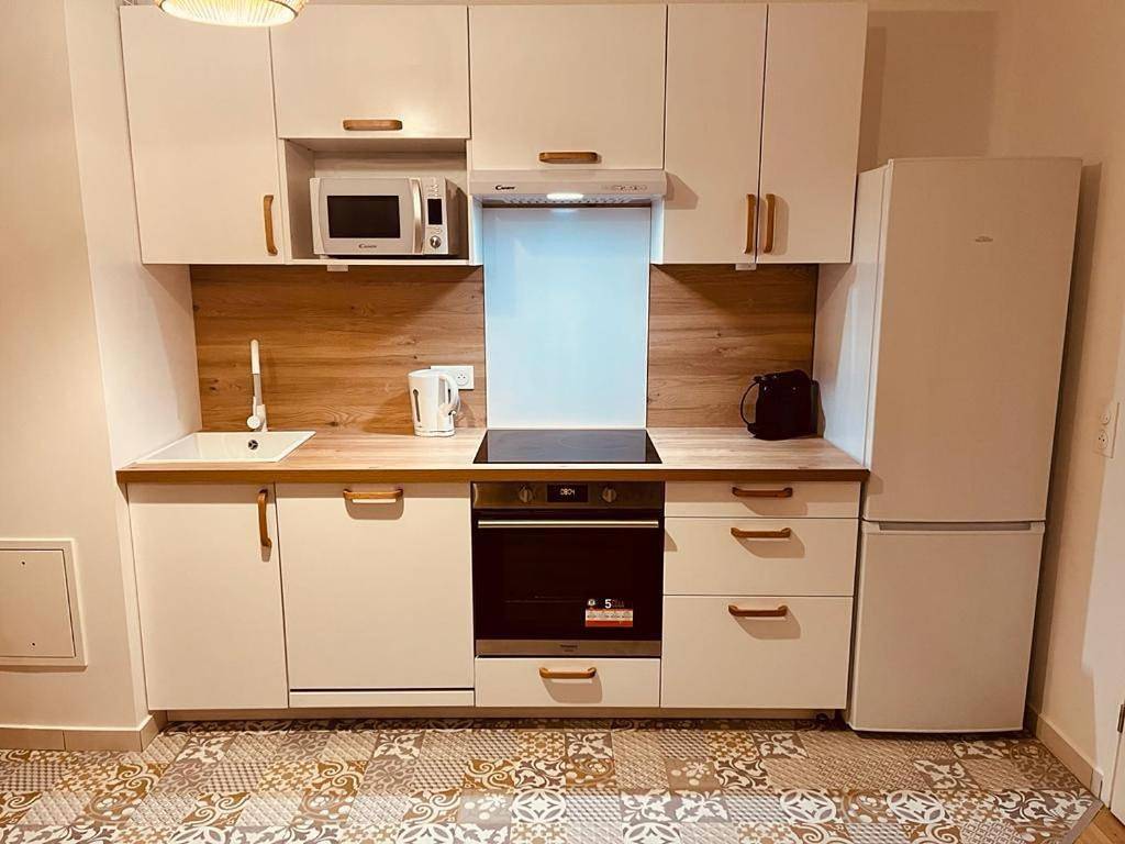 Appartement entier, Two-Bedroom Apartment in Chessy, Seine-et-Marne
