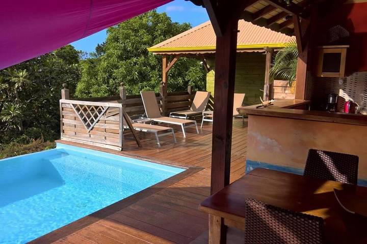 Location de vacances pour 5 personnes, avec jardin ainsi que vue et piscine dans Plage de la Perle - 2