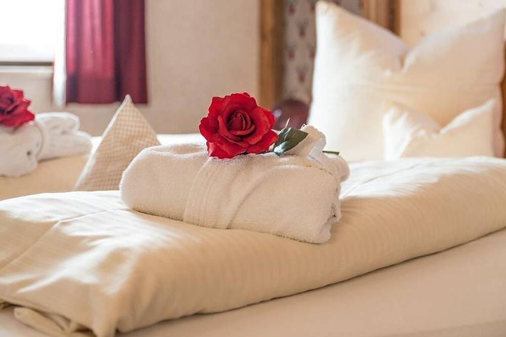 Doppelzimmer Kat. B (ab 7 Nächte) - Kur- & Vitalhotel Sonnen in Bad Kohlgrub, Bayerische Alpen