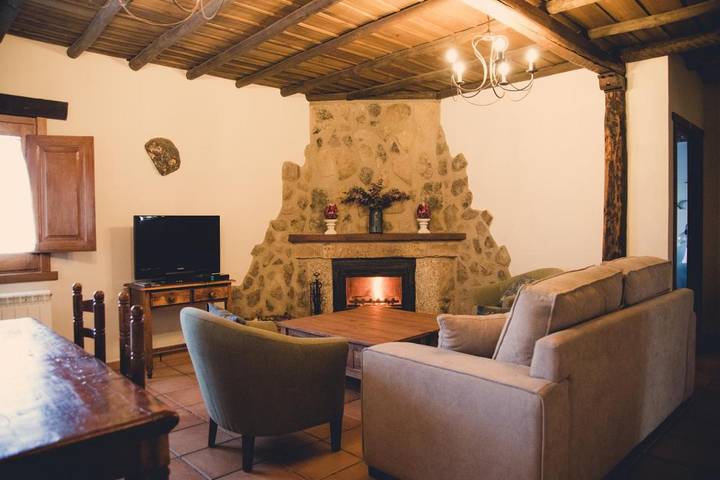 Casa de vacaciones para 7 personas, con piscina además de vistas y jardín, Se admiten mascotas en Tierra de Badajoz - 2