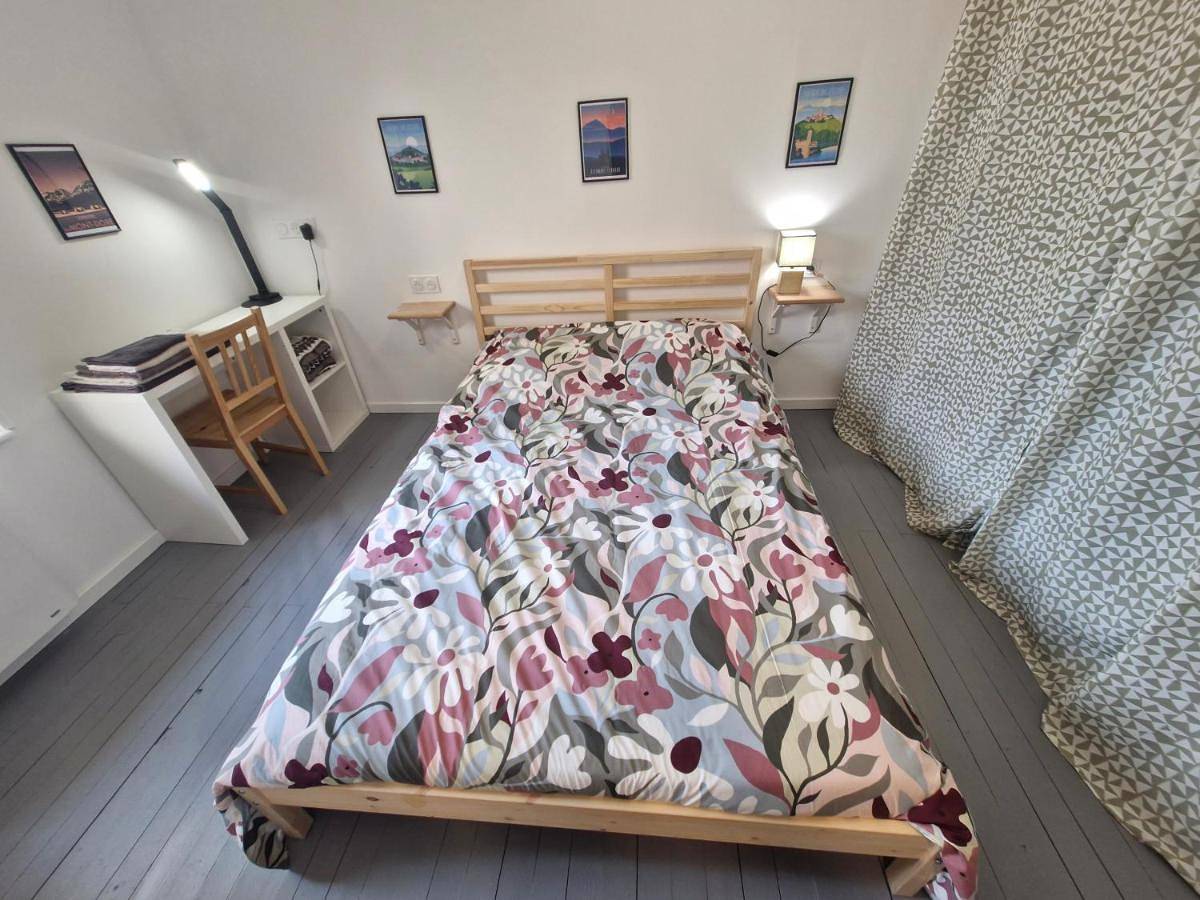 Appartement entier, One-Bedroom Apartment in Les Martres-de-Veyre, Région de Clermont-Ferrand