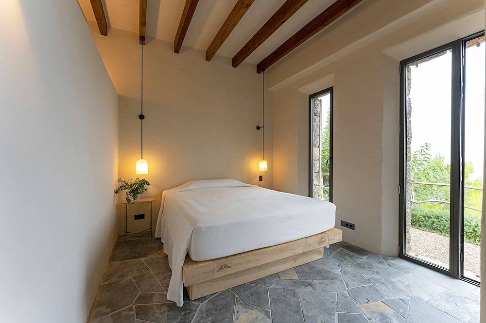 Can Na Julietta, house with private infinity pool and direct access to the sea. in Deià, West Majorca