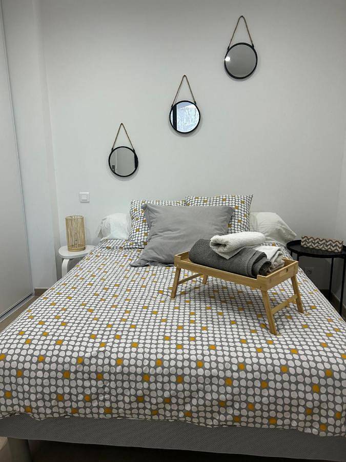 Appartement entier, One-Bedroom Apartment in La Crau, Côte méditerranéenne (France)