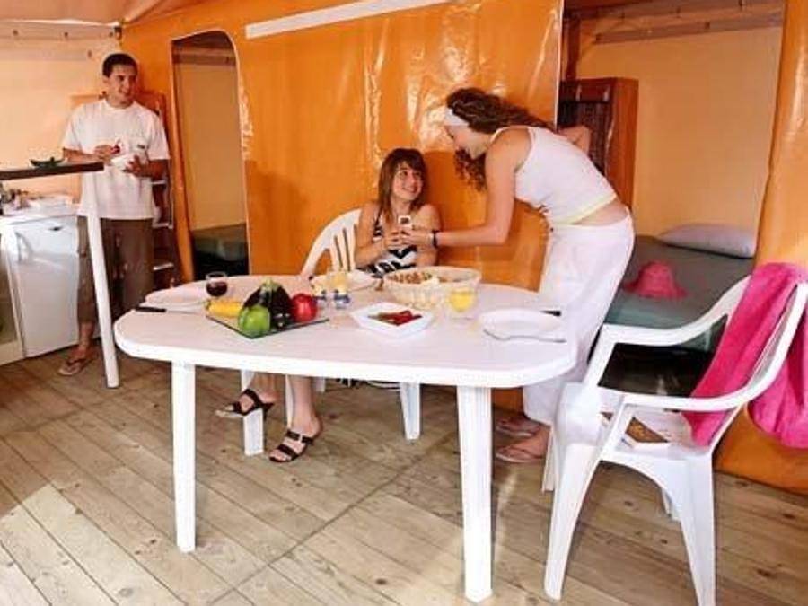 Camping la Vie  - Tente 4 personnes - Cyrus 2 chambres in Commequiers, Vallée de la Loire
