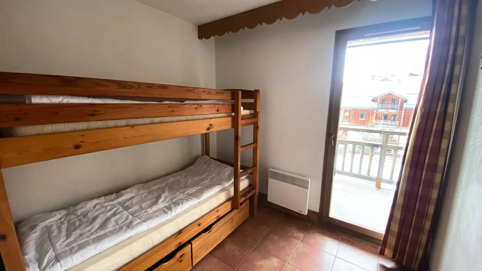 Appartement entier, Appartement en duplex - Garage couvert - 50 m des pistes de ski in Montgenèvre, Région de Briançon