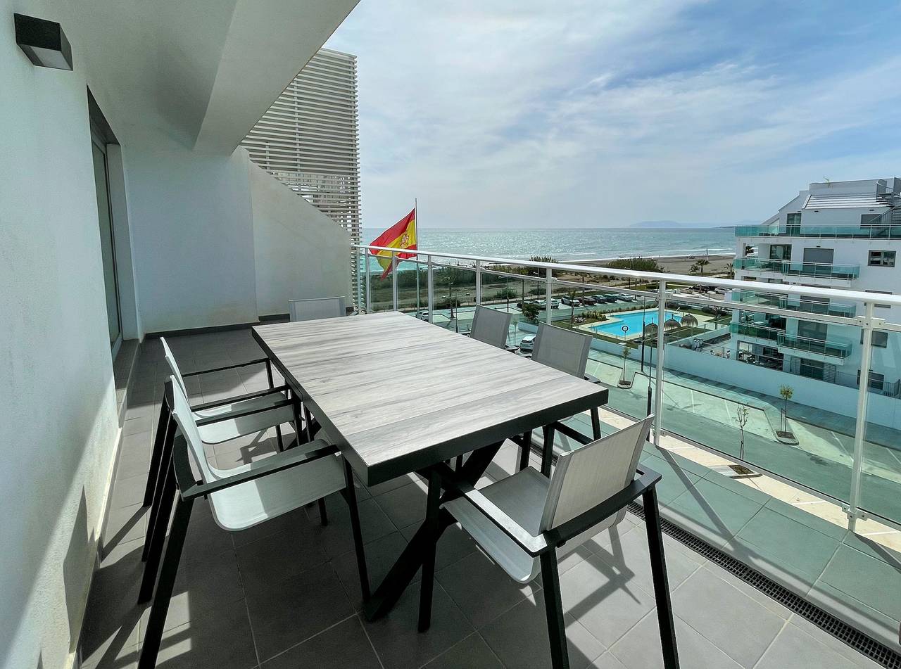 Appartamento intero, Appartamento di vacanza 'Atico Duna Beach' con vista mare e Wi-Fi in Torrox Costa, Torrox