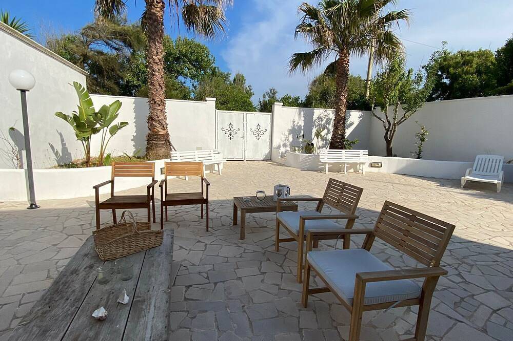 Villa 5 mt from beach. Location in a totally peaceful situation in Casalabate, Provincie Lecce