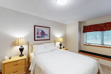 Vacation Apartment for 4 Guests in Ludlow, Okemo Mountain, Picture 3