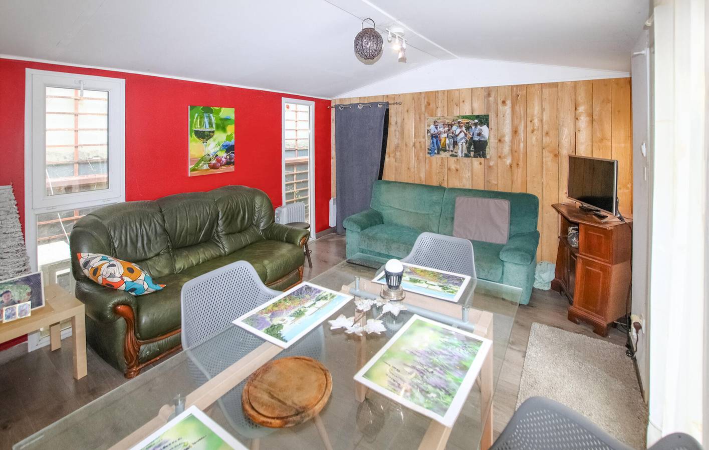 Charmant mobile home avec kitchenette, parking, jardin et jacuzzi in Beauchastel, Privas (arrondissement)