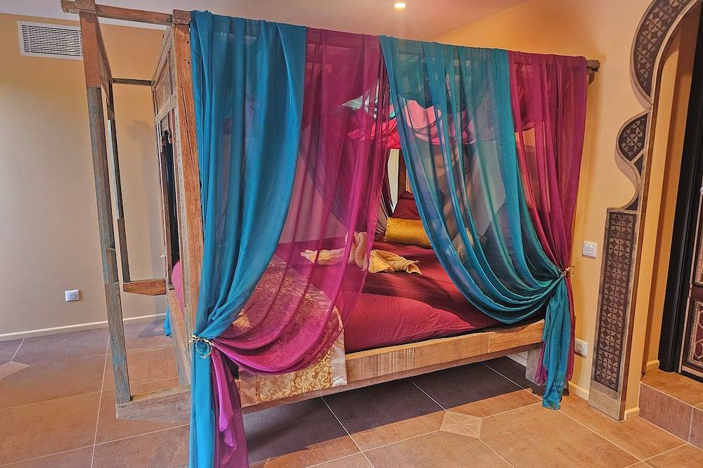 La Bess'itude bed and breakfast Riad 1001 nuits in Besse-sur-Issole, Región Brignoles