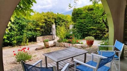Gîte pour 5 personnes, avec vue et terrasse à Châteauneuf-Grasse