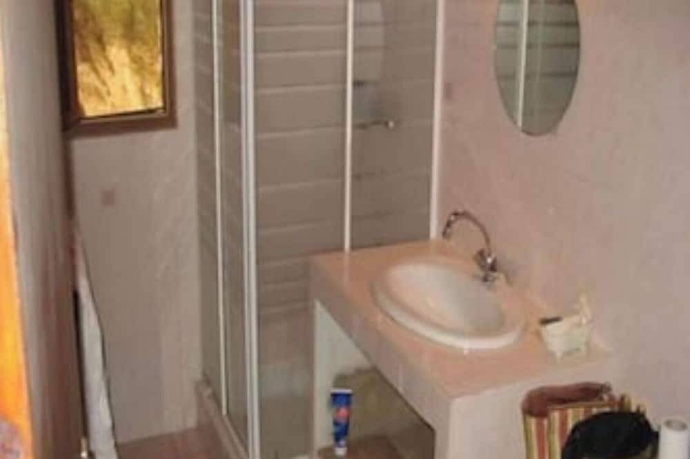 Appartement entier, Ground floor in villa in L'Île-Rousse, Région de Calvi