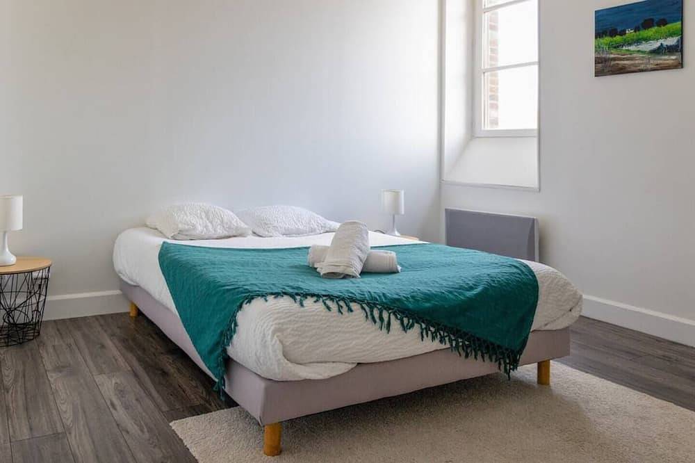 Apartamento entero, Artists' Loft in Sainte-Savine, Aube (desambiguación)