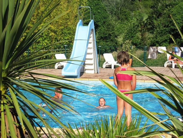 Camping pour 4 personnes, avec Jardin et Piscine