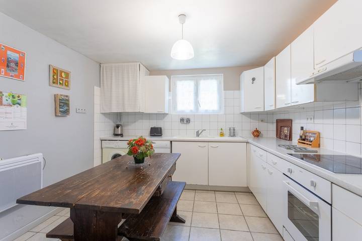 Authentic Béarnaise House with Mountain View, Wi-Fi, and Air Conditioning in Lagor, Béarn