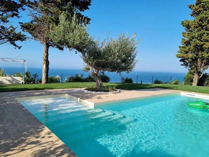 Casa vacanza per 8 persone, con panorama e giardino nonché piscina in Torino di Sangro