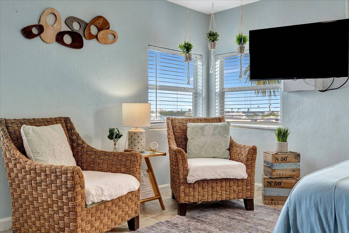 Apartamento entero, The Seashell Suite w  Private Balcony Walk 2 Beach in Clearwater Beach, Clearwater