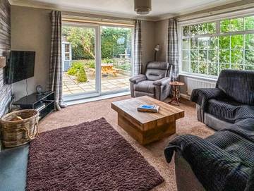 Cabin for 6 Guests in Edwinstowe, Nottinghamshire, Picture 2