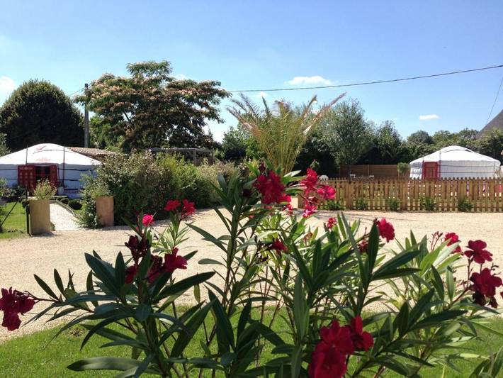 Gîte pour 2 personnes, avec Terrasse ainsi que Jardin et Piscine à Souvigné