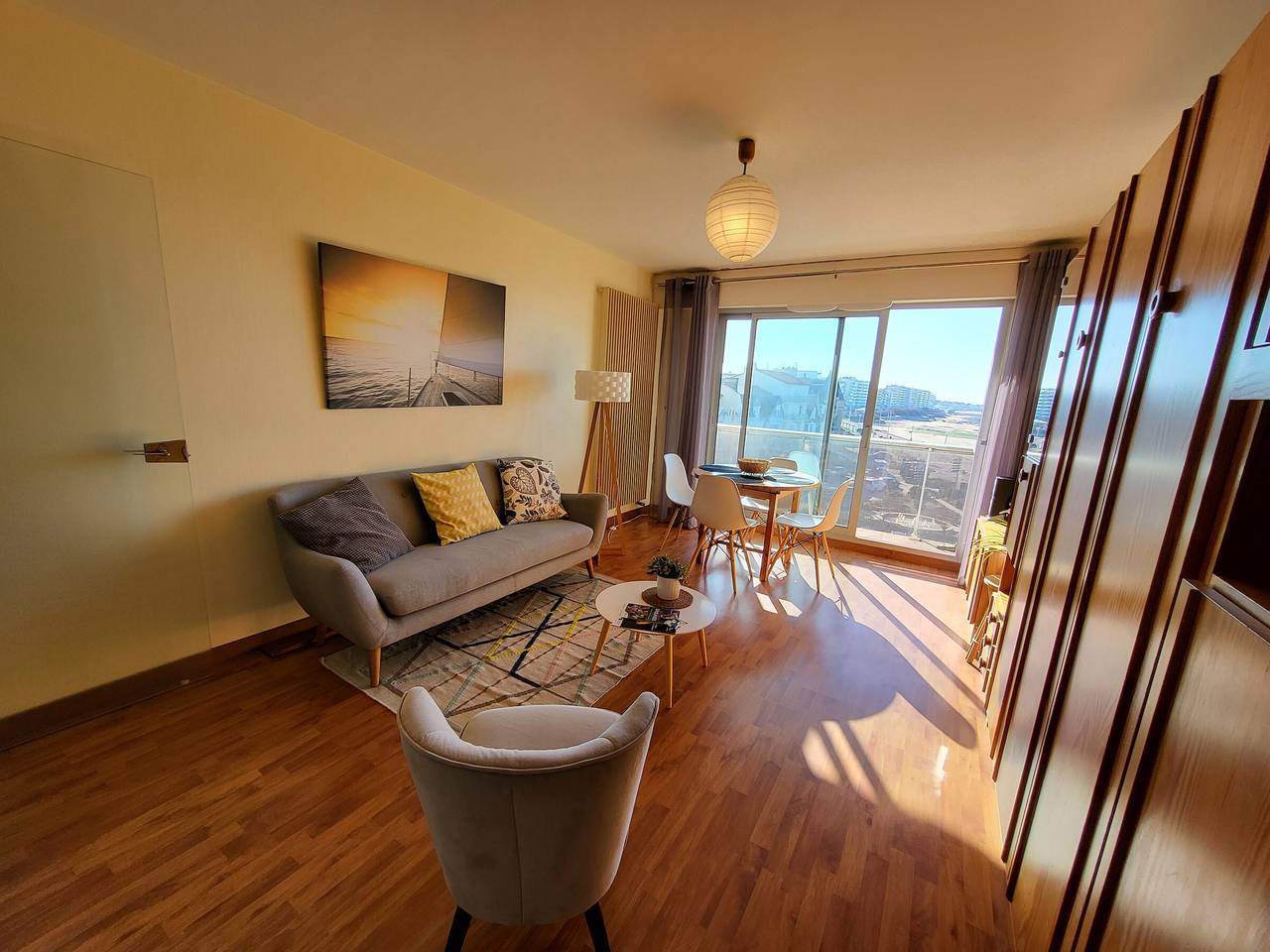 Entire apartment, Studio near beach with private parking and balcony in Les Sables-d'Olonne, Vendée