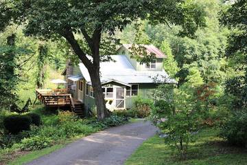 Log Cabin for 4 Guests in Fontana Lake, Graham County, Picture 4