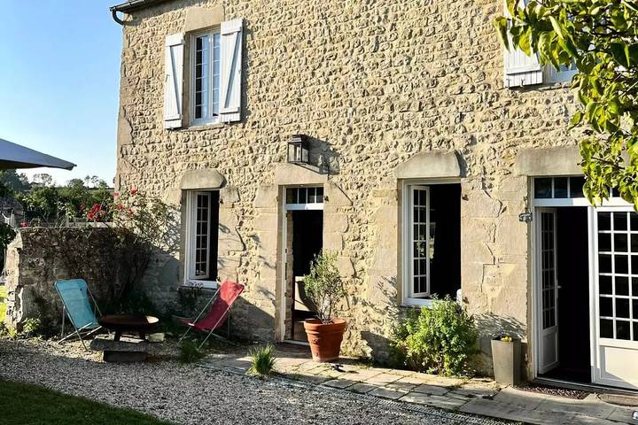 Location de vacances pour 10 personnes, avec jardin à Trévières