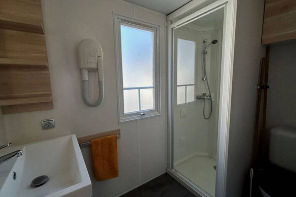 Comfortable mobile home with terrace in Espelette in Espelette, Bayonne region