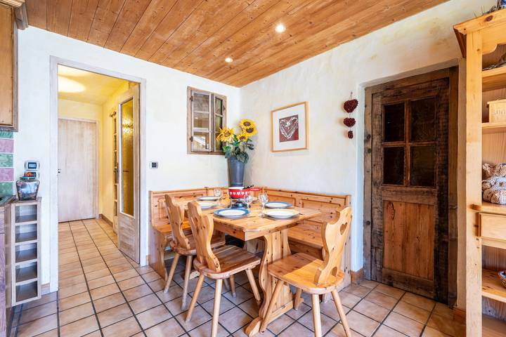 Ganze Wohnung, Ferienwohnung 'Roméo' mit Bergblick, privater Terrasse und Gemeinschaftsgarten in Champagny-en-Vanoise, Vanoise-Massiv