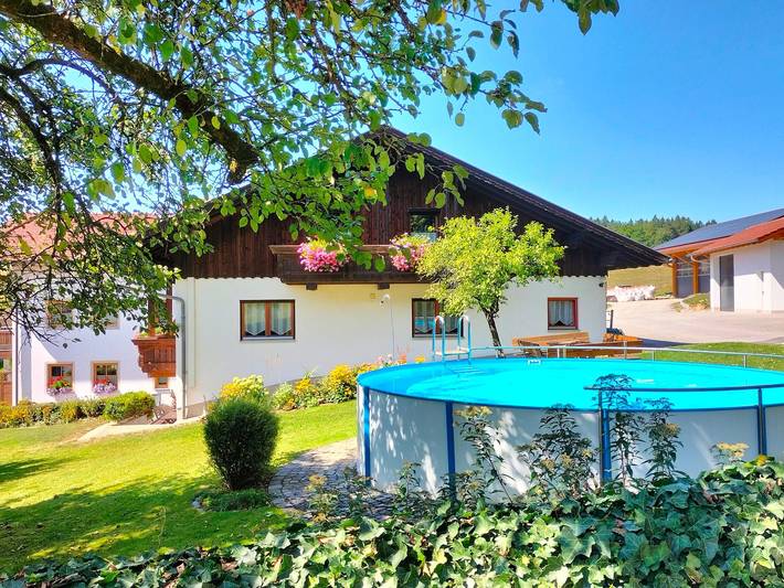 Ferienwohnung für 3 Personen, mit Balkon und Balkon/Terrasse sowie Terrasse und Garten in Viechtach