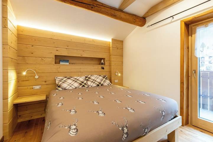 Ganze Wohnung, Baita La Cascata three-room apartment near Bormio with sauna and garden, waterfall view in Isolaccia, Valdidentro