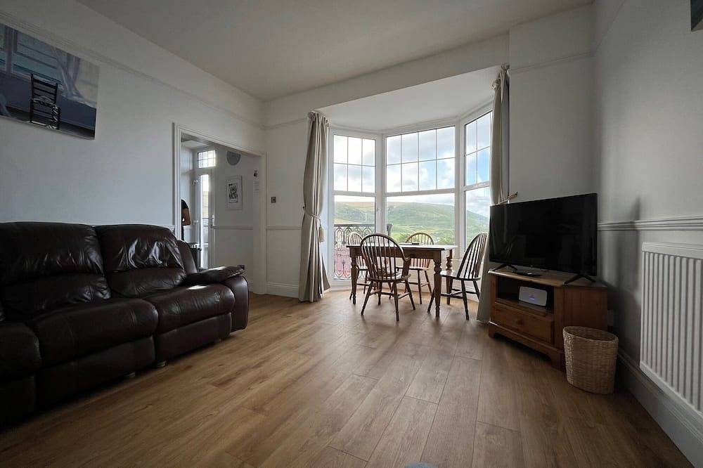 Entire apartment, Fantastic Dog Friendly Apartment With Stunning Views Over Woolacombe Beach. in Woolacombe, Devon