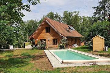 Gîte pour 6 personnes, avec terrasse et jardin dans Torpes