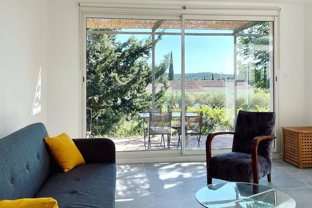 Bohemian Sausset, between vineyards and sea in Martigues, Istres region