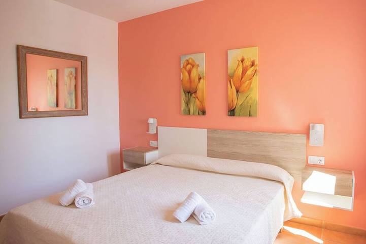 Location de vacances pour 6 personnes, avec terrasse et piscine à Son Bou - 2
