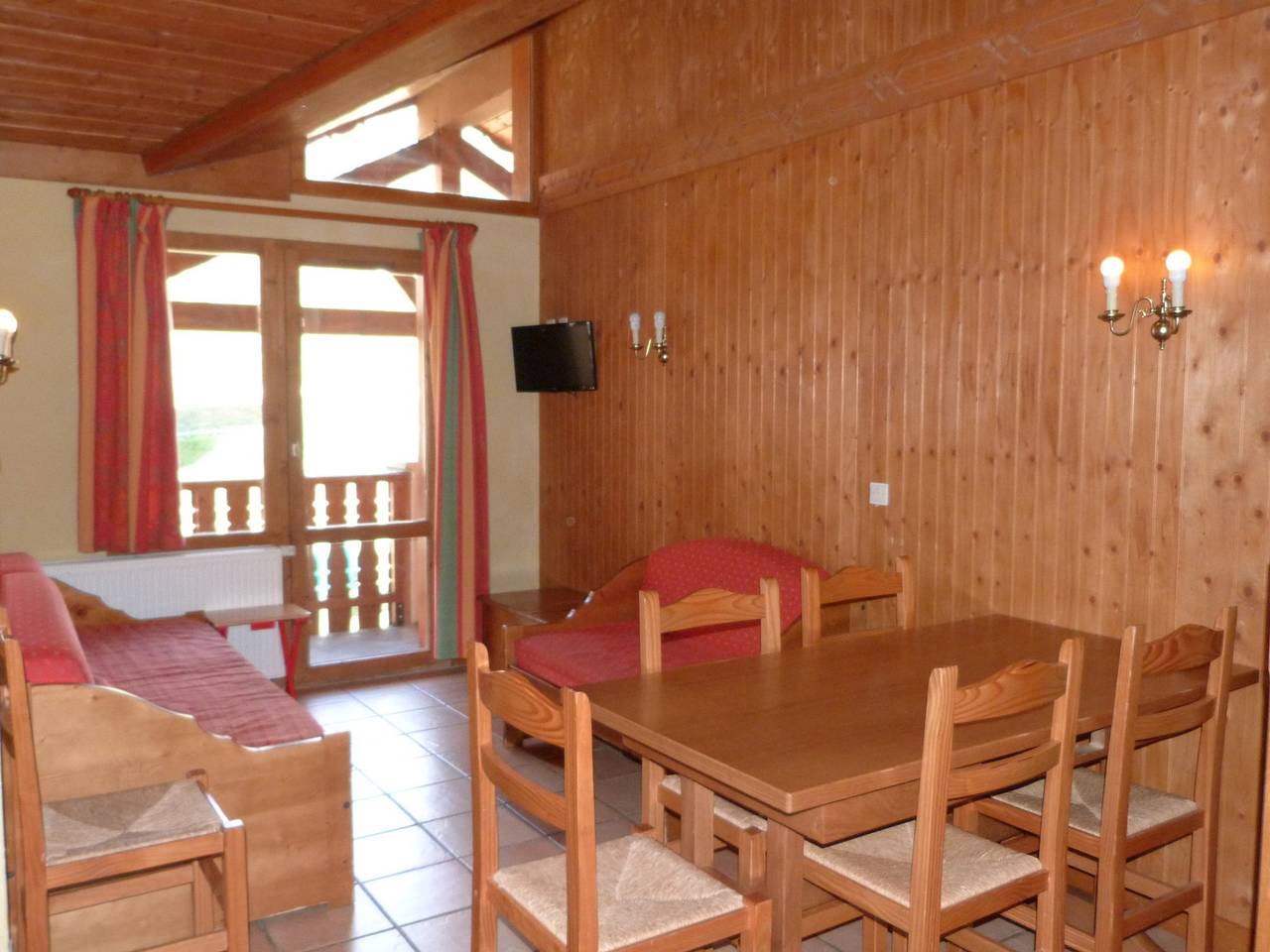 Entire apartment, Appart cosy 6 pers, proche pistes, Wifi, parking, draps inclus in Lanslevillard, Saint-Jean-de-Maurienne region