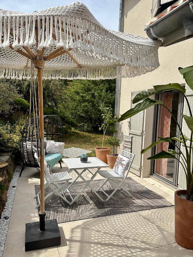 Gîte pour 2 personnes, avec terrasse et piscine ainsi que vue et jardin à La Valla-en-Gier - 2