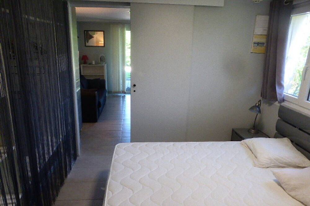 Entire apartment, Gite for 2 persons in Latresne, Bordeaux region