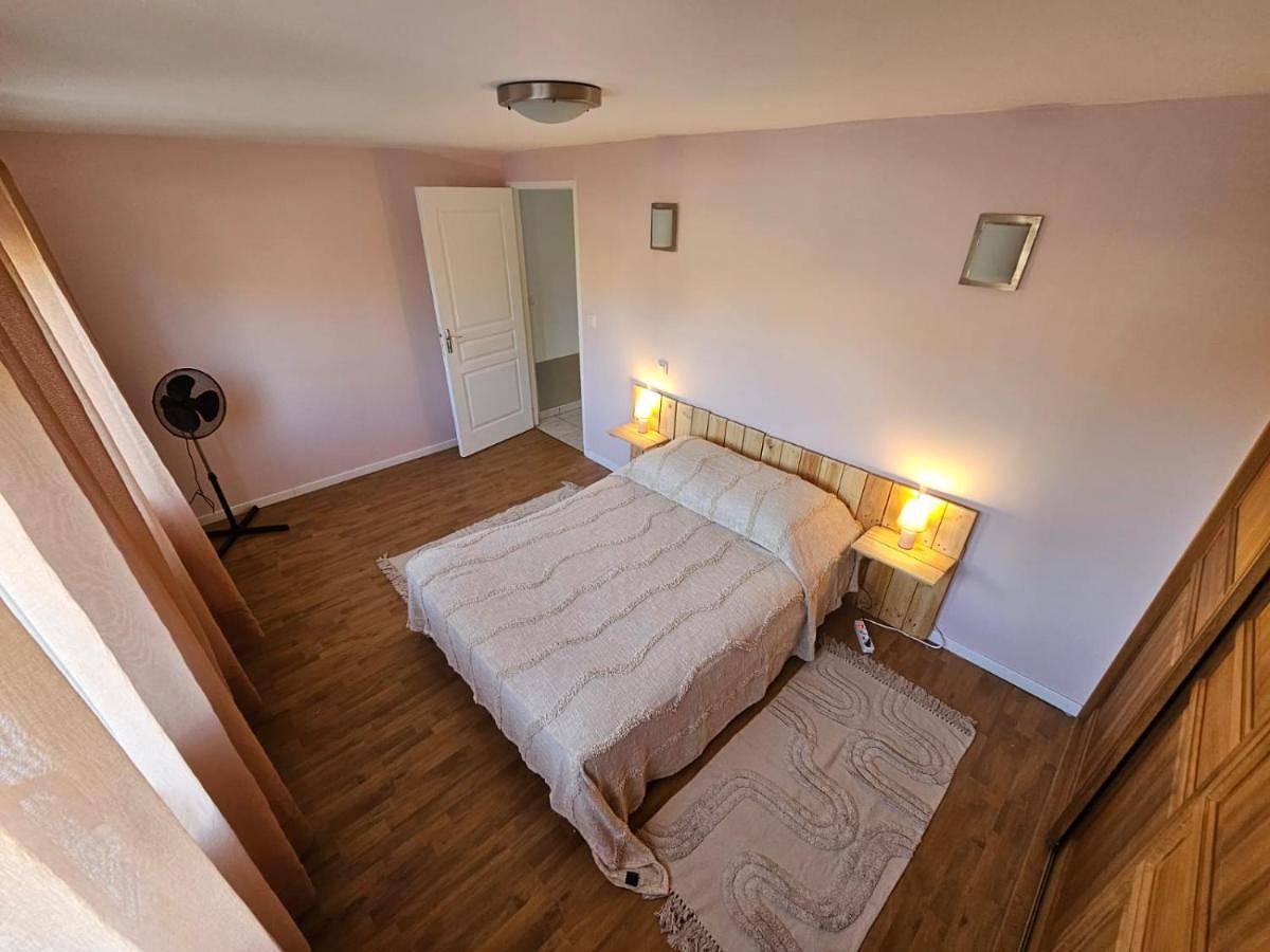 Appartement entier, One-Bedroom Apartment in Sauvian, Côte méditerranéenne (France)