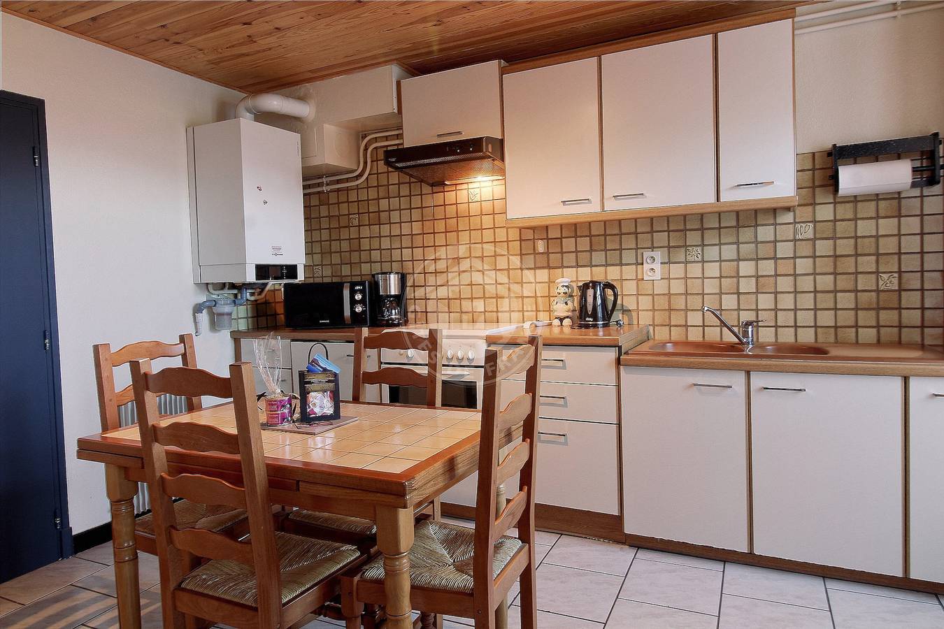 Holiday Home '113 Val D'Azun - Gîte 6 Voyageurs' with Mountain View, Private Terrace and Wi-Fi in Arrens-Marsous, Pyrenees National Park