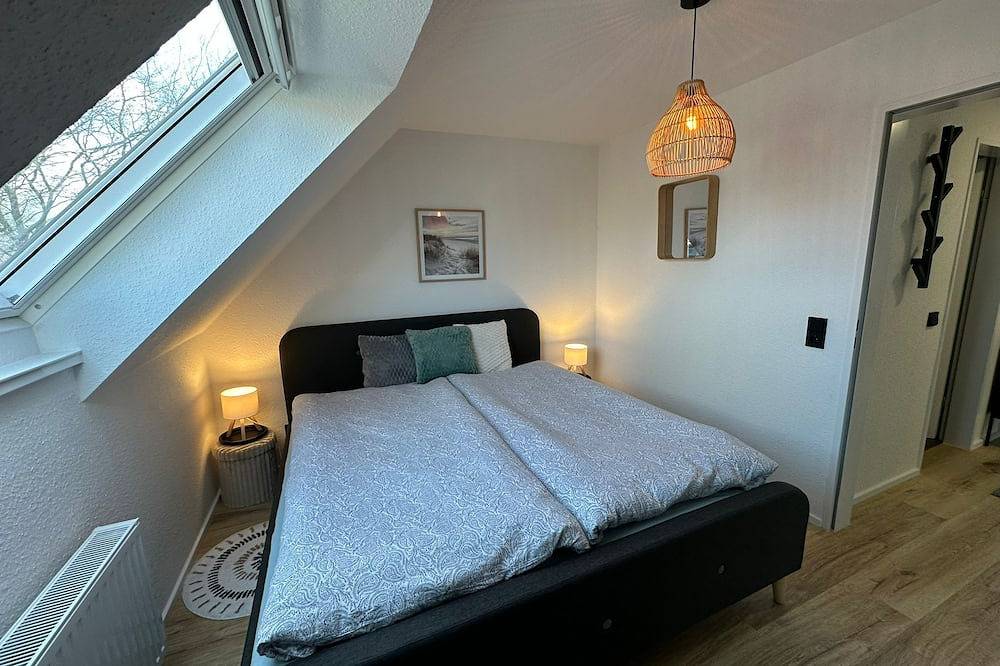 Ganze Wohnung, Ferienwohnung Strandnah in Norddeich, mit Balkon und Parkplatz in Norddeich, Norden und Umgebung