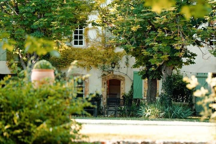 Location de vacances pour 19 personnes, avec piscine, animaux acceptés à Châteauvert