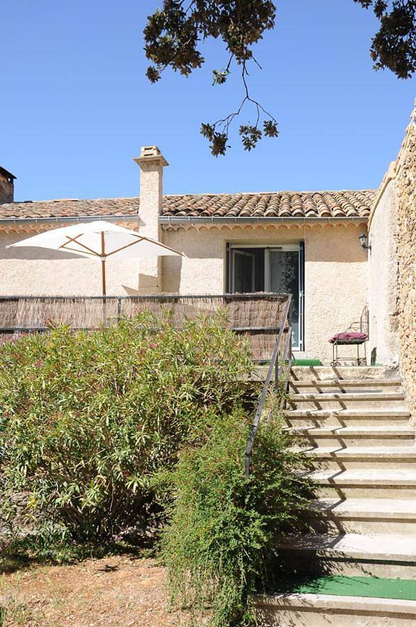 Gîte pour 2 personnes, avec jardin ainsi que vue et piscine à Puyméras - 2