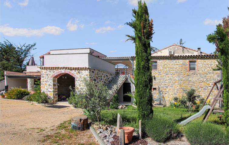 Location de vacances pour 6 personnes, avec sauna et terrasse ainsi que jacuzzi et piscine à Grospierres - 2