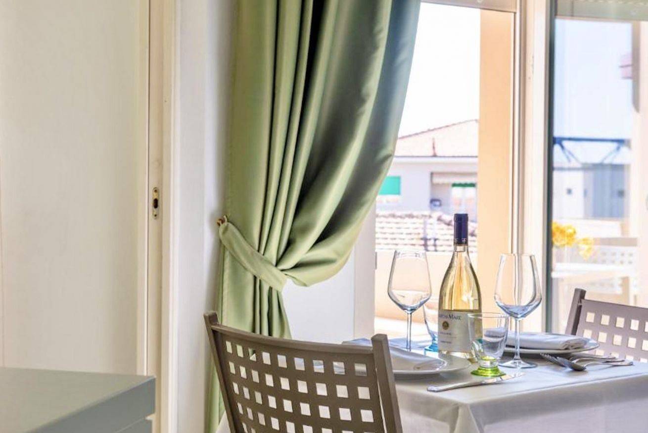 Estudio entero, Marina di Cecina mono 2 in Marina di Cecina, Cecina (desambiguación)